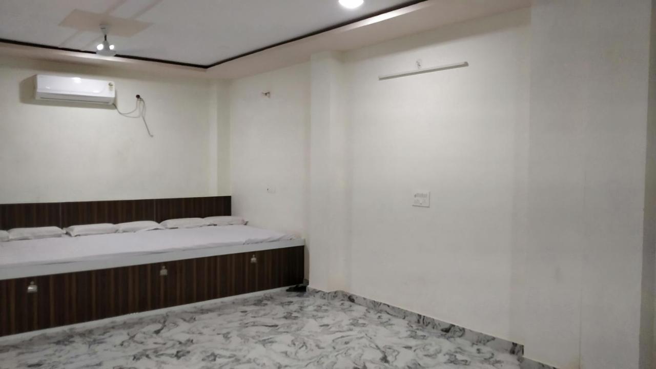 Rajlakshmi Guest House マトゥラー エクステリア 写真